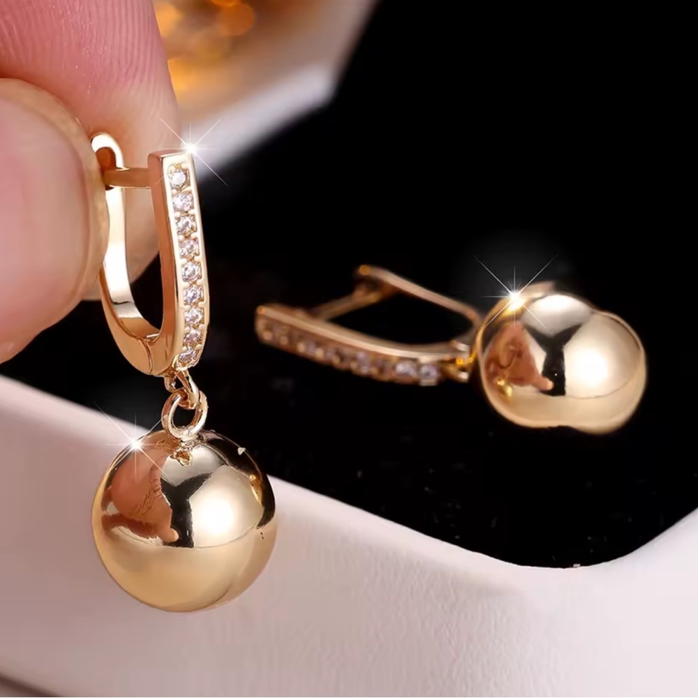 Vintage Gold Sphere Earrings - Picture 9 of 9